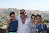 Lý do kinh khủng khiến trùm mafia Nga bị 3 con gái đâm chết