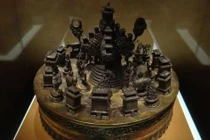 7 "dị vật" khai quật trong các ngôi mộ cổ