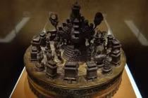 7 "dị vật" khai quật trong các ngôi mộ cổ