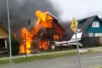 Video: Khoảnh khắc máy bay rơi trúng nhà dân khiến 6 người thiệt mạng