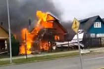 Video: Khoảnh khắc máy bay rơi trúng nhà dân khiến 6 người thiệt mạng