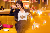 Mê mẩn "cây" đồ hiệu xa xỉ của ca sĩ Đông Nhi