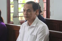 Gã hàng xóm trèo rào, cưỡng bức cô gái bị tâm thần