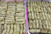 Tết "fastfood": Cỗ đông lạnh đóng hộp, hâm nóng mời các cụ