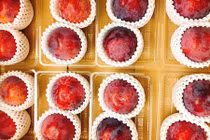 Quả mận to bằng bóng tennis: Tráng miệng hết 5 triệu/tháng