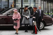 Lý do Meghan chỉ mất 1 tháng để được tháp tùng Nữ hoàng Anh