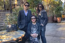 Lần hiếm hoi nàng dâu Đông Nhi xuất hiện bên mẹ chồng quyền lực