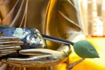 Hãy biết sống hạnh phúc cho chính mình, để bản thân không vướng vào thị phi