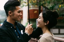 Lập mưu lấy cắp điện thoại của nàng vì muốn kết duyên