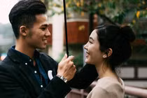 Lập mưu lấy cắp điện thoại của nàng vì muốn kết duyên