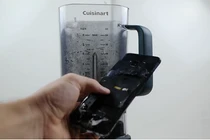 "Trải nghiệm" trong máy xay sinh tố của iPhone 8 và Galaxy S8