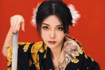 Nàng mẫu Trung Quốc đam mê xăm mình