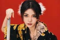 Nàng mẫu Trung Quốc đam mê xăm mình