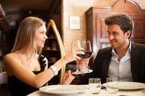 "Chiêu độc" của bà chủ khiến trai ngoan ngậm ngùi nuôi con "tu hú"