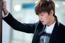 Phát điên vì vợ bị sếp gạ gẫm cặp bồ