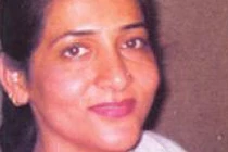 Chồng ảo giác cuồng sát vợ trước mặt con 