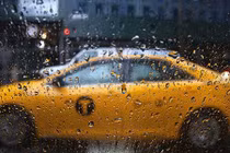 Mẹ bắt con gái 6 tuổi ngồi chờ để đi cướp ngân hàng