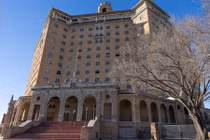 Bí ẩn đằng sau những khách sạn hạng sang bị bỏ hoang