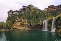 Video: Dạo bước chốn bồng lai tiên cảnh 'vượt mặt' Phượng Hoàng cổ trấn