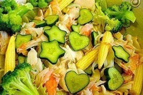 Độc đáo giống dưa chuột hình ngôi sao, trái tim gây sốt khắp thế giới