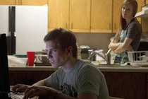 Chồng chơi bời, mẹ chồng cùng con dâu chăm cháu