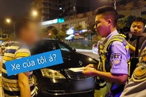 Video: Giải cứu tài xế dừng xe giữa đường và cái kết không thể ngờ