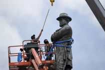 Vì sao 1 bức tượng có thể thổi bùng đụng độ ở Virginia?