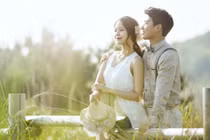 Chồng cùng 2 con âm thầm tìm cách trả lại sự trong sạch cho vợ