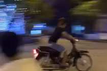 Video: Cái kết bẽ bàng của thanh niên thể hiện bốc đầu xe