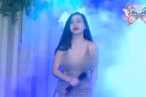 Video: Gái xinh hát đám cưới gây xôn xao vì thân hình quá gợi cảm