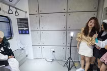 Quán cà phê toa tàu điện ngầm thu hút giới trẻ tại TPHCM