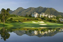 Giữa Châu Phi khô cằn lại có một "chốn bồng lai" đẹp thế này