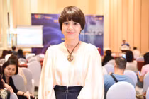 MC Diễm Quỳnh gây bất ngờ vì đăng ảnh 16 năm trước