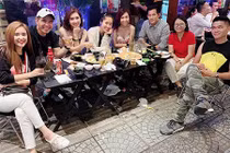 Chào đón Giáng sinh, Thu Minh vẫn nhất quyết giấu mặt con trai