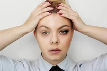 Trang điểm nửa mặt: Trào lưu đang khiến các chị em phát "sốt"