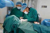 Cụ ông 82 tuổi không ngờ áp xe ruột thừa đầy mủ sau 3 ngày sốt