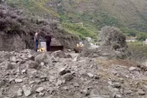 Video: Khoảnh khắc sạt lở núi kinh hoàng ở Trung Quốc