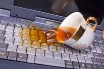 Mẹo cấp cứu laptop khi bị ướt