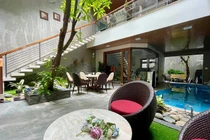 Biệt thự xây lệch tầng, phòng bếp nằm trên bể bơi ở TP.Hồ Chí Minh
