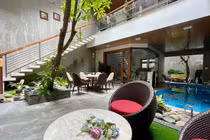 Biệt thự xây lệch tầng, phòng bếp nằm trên bể bơi ở TP.Hồ Chí Minh