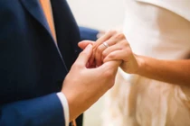 Bố mẹ bắt con trai đợi 3 năm mới được cưới