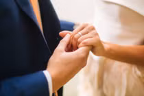 Bố mẹ bắt con trai đợi 3 năm mới được cưới