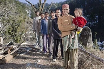 Nơi phụ nữ phải lấy cả anh em chồng, luân phiên "yêu" mỗi người