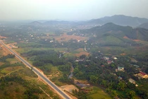 Video: Cận cảnh tuyến BOT gần 3.000 tỷ xuyên núi đồi Tây Bắc