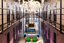 Nhà tù trống trải biến thành khách sạn 5 sao