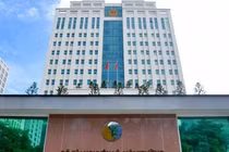 Vợ Phó Tổng Cục trưởng tố chồng quan hệ ngoài luồng với "gái đẹp"!