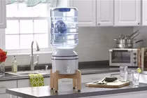 Nhìn thấy bình nước ở vị trí này, khấn mấy thần Tài cũng lắc đầu