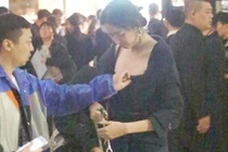 Hoa hậu Trung Quốc đẹp nhất Thế giới bị trợ lý nam đụng chạm