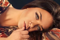 Chồng phũ phàng với tình trẻ vì sinh con gái