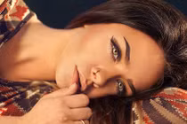 Chồng phũ phàng với tình trẻ vì sinh con gái